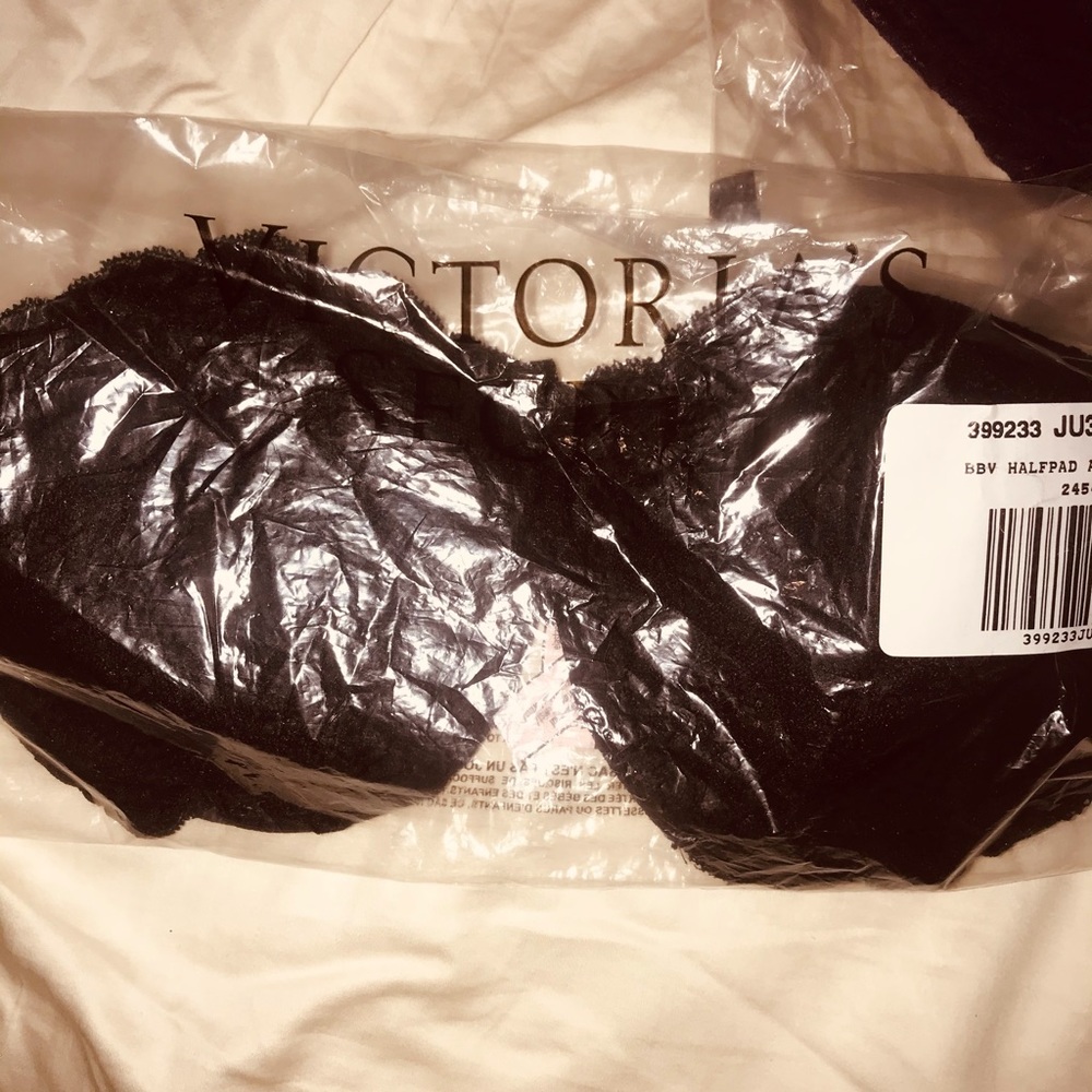 NWT victoria secret bra 34DD